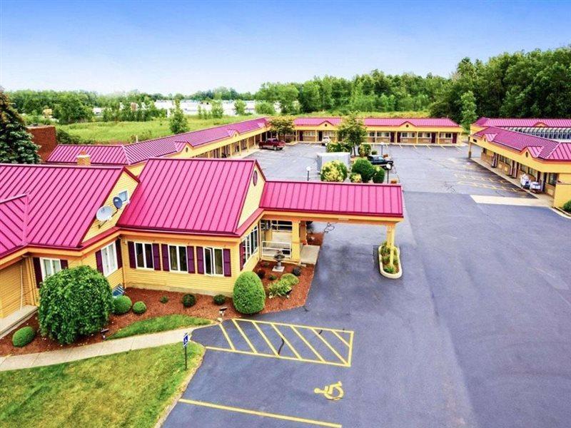 Amherst Inn & Suites المظهر الخارجي الصورة