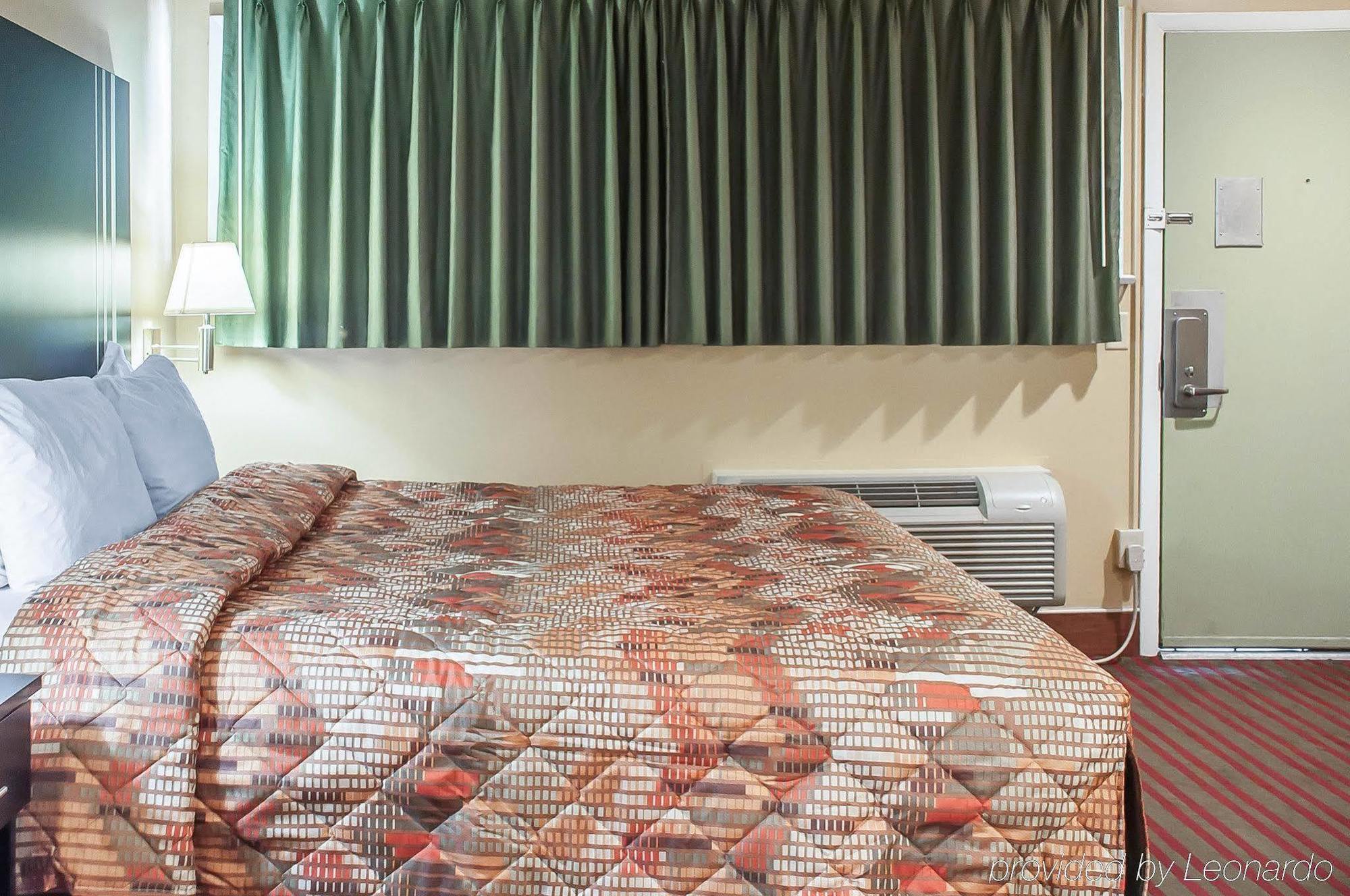 Amherst Inn & Suites المظهر الخارجي الصورة