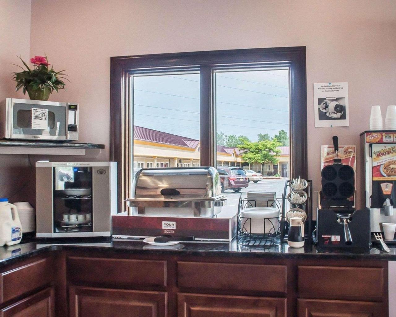 Amherst Inn & Suites المظهر الخارجي الصورة