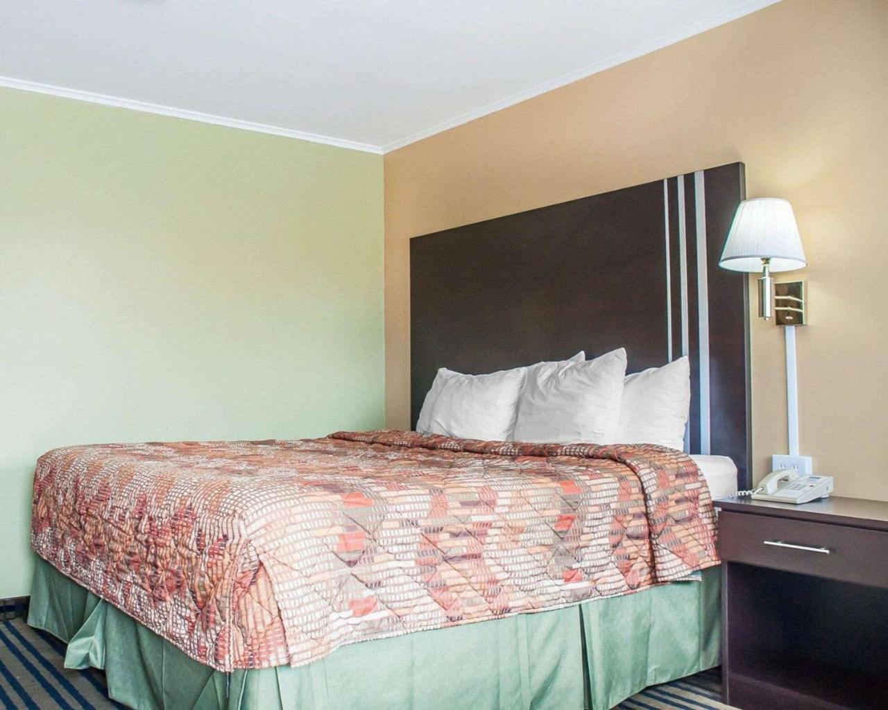 Amherst Inn & Suites المظهر الخارجي الصورة