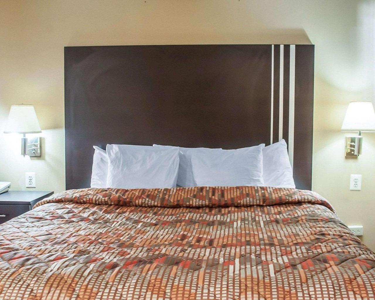 Amherst Inn & Suites المظهر الخارجي الصورة