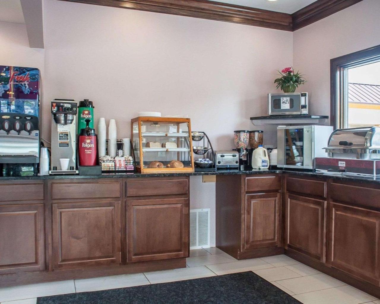 Amherst Inn & Suites المظهر الخارجي الصورة