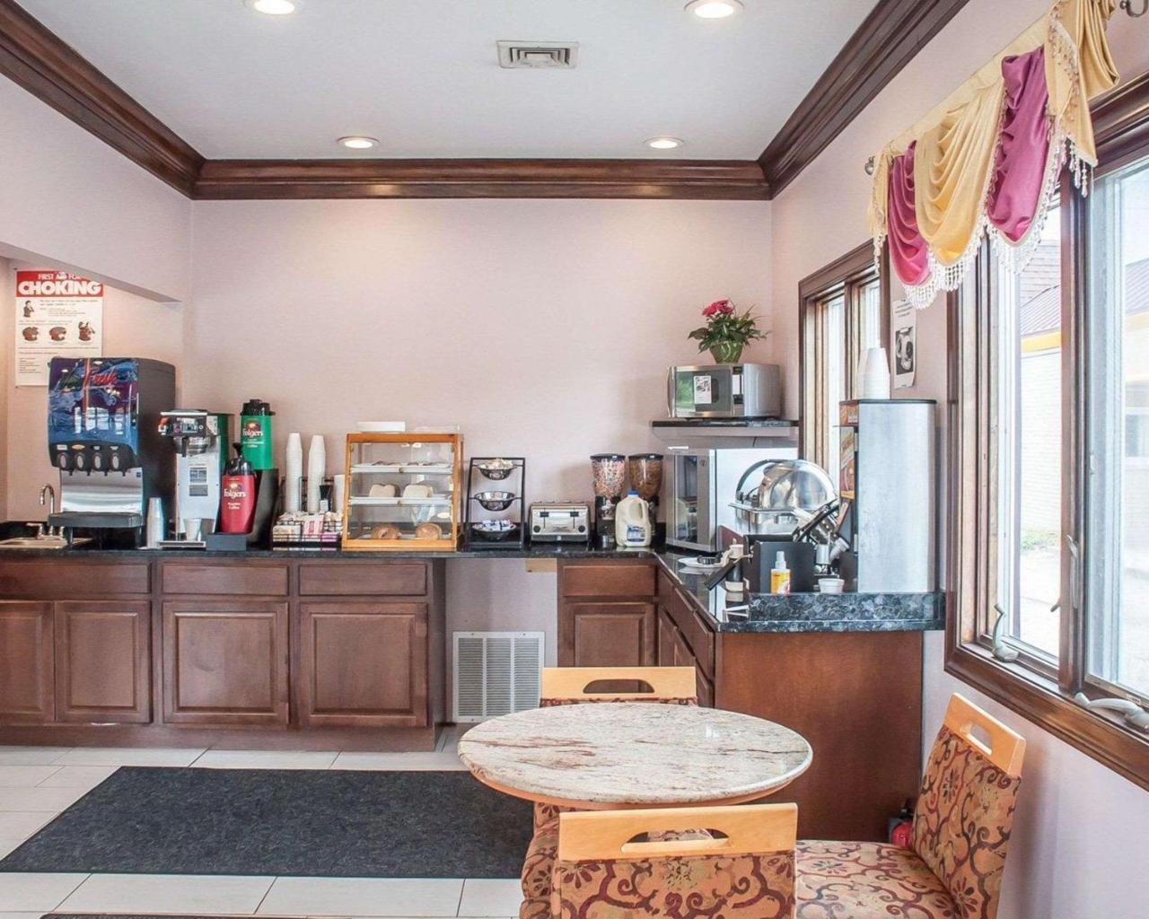 Amherst Inn & Suites المظهر الخارجي الصورة