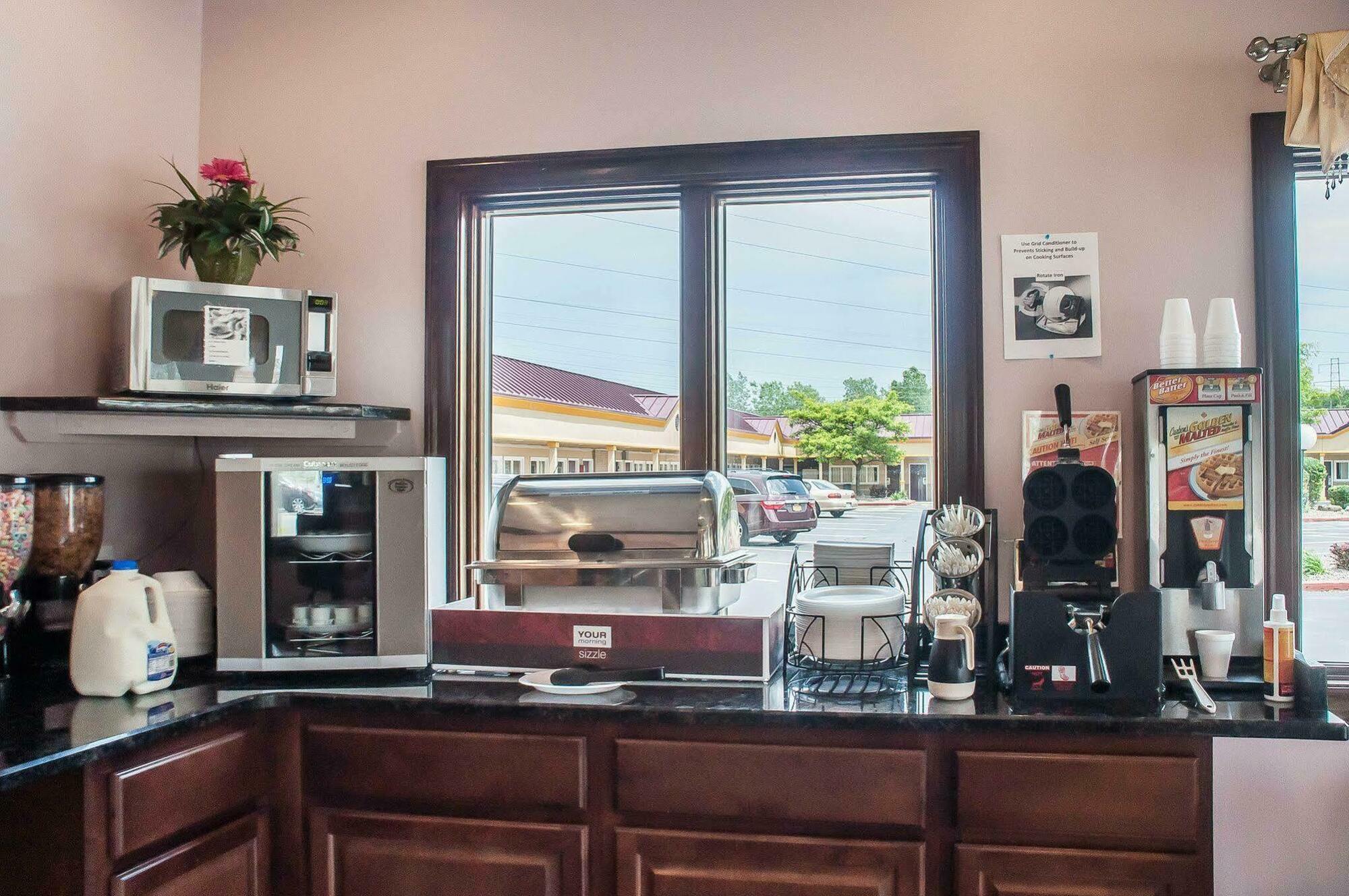 Amherst Inn & Suites المظهر الخارجي الصورة