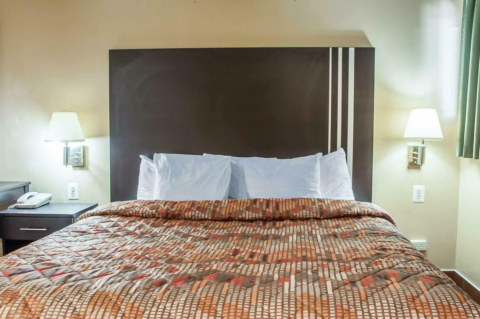 Amherst Inn & Suites المظهر الخارجي الصورة