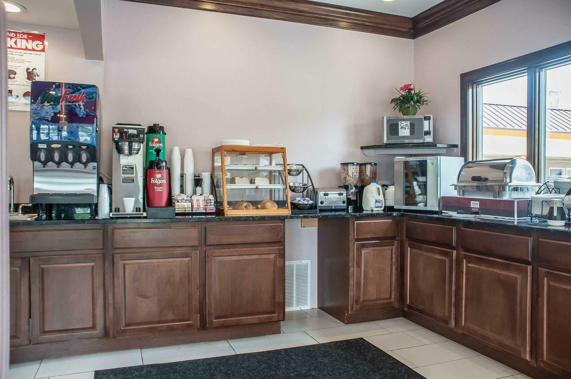 Amherst Inn & Suites المظهر الخارجي الصورة